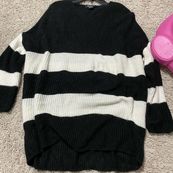 Three medium tops - Picture 3 of 3